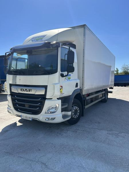 DAF CF 340 - Dobozos felépítményű teherautó: 3 kép. DAF CF 340 - Dobozos felépítményű teherautó: 3 kép.