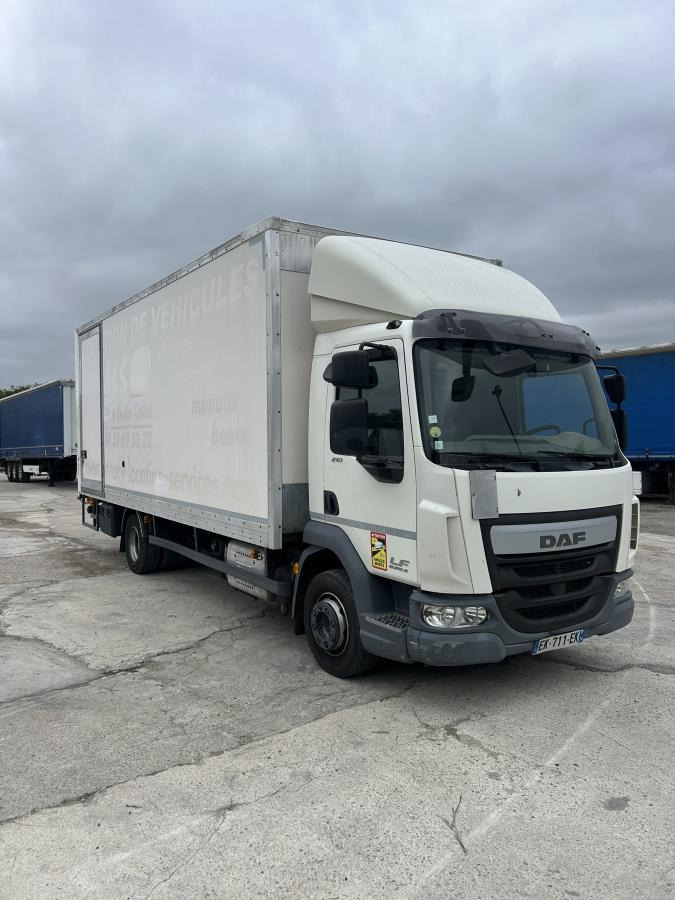 DAF LF 210 - Dobozos felépítményű teherautó: 1 kép. DAF LF 210 - Dobozos felépítményű teherautó: 1 kép.