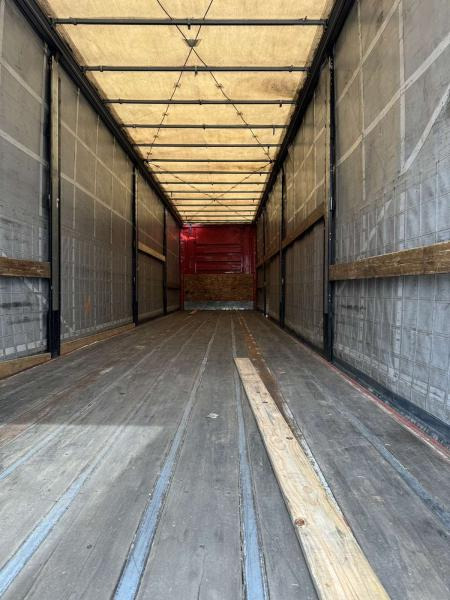 Fruehauf - Ponyvás félpótkocsi: 2 kép. Fruehauf - Ponyvás félpótkocsi: 2 kép.