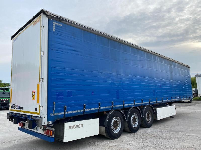 Fruehauf - Ponyvás félpótkocsi: 1 kép. Fruehauf - Ponyvás félpótkocsi: 1 kép.