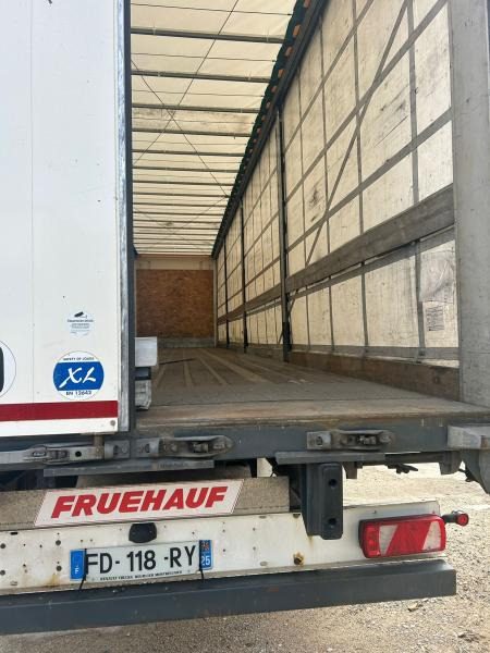 Fruehauf - Ponyvás félpótkocsi: 3 kép. Fruehauf - Ponyvás félpótkocsi: 3 kép.