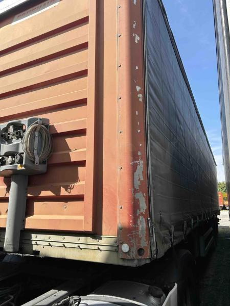 Fruehauf - Ponyvás félpótkocsi: 1 kép. Fruehauf - Ponyvás félpótkocsi: 1 kép.