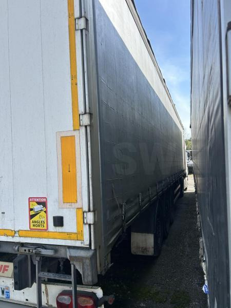 Fruehauf - Ponyvás félpótkocsi: 2 kép. Fruehauf - Ponyvás félpótkocsi: 2 kép.