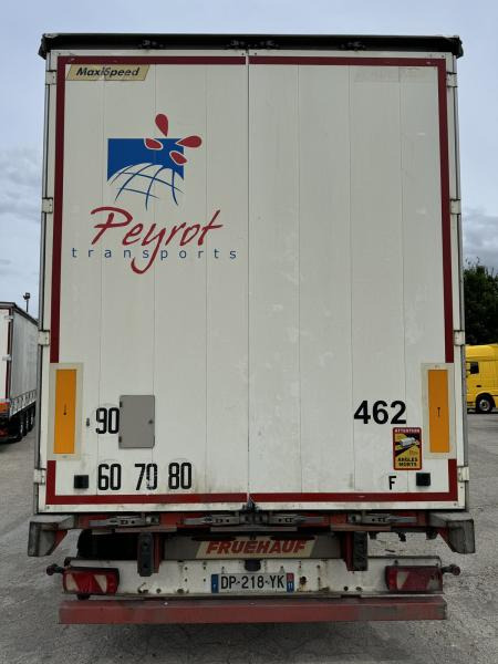 Fruehauf - Ponyvás félpótkocsi: 5 kép. Fruehauf - Ponyvás félpótkocsi: 5 kép.
