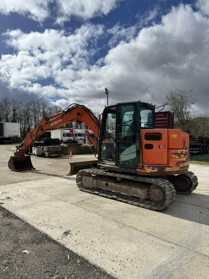 Hitachi ZX85USB-5A - Lánctalpas kotró: 1 kép. Hitachi ZX85USB-5A - Lánctalpas kotró: 1 kép.