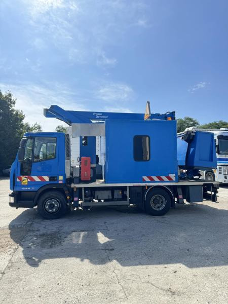 Iveco Eurocargo 100E18 - Emelőkosaras teherautó: 5 kép. Iveco Eurocargo 100E18 - Emelőkosaras teherautó: 5 kép.