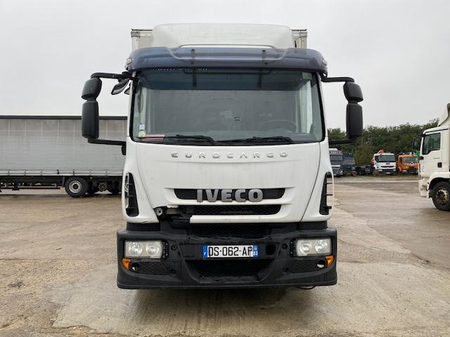 Iveco Eurocargo 120E22 - Dobozos felépítményű teherautó: 2 kép. Iveco Eurocargo 120E22 - Dobozos felépítményű teherautó: 2 kép.