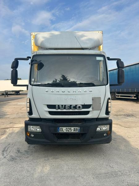 Iveco Eurocargo 160E18 - Dobozos felépítményű teherautó: 2 kép. Iveco Eurocargo 160E18 - Dobozos felépítményű teherautó: 2 kép.