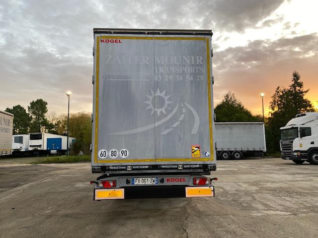 Kögel - Ponyvás félpótkocsi: 4 kép. Kögel - Ponyvás félpótkocsi: 4 kép.