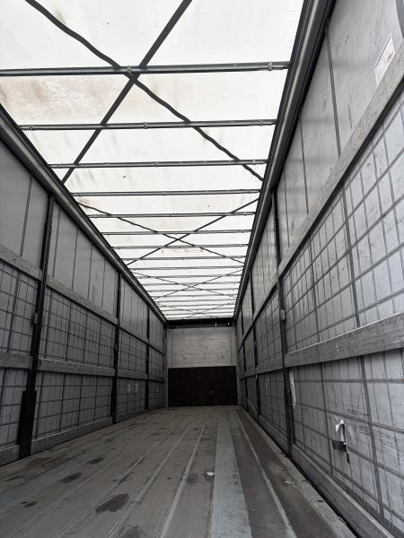 Kögel - Ponyvás félpótkocsi: 3 kép. Kögel - Ponyvás félpótkocsi: 3 kép.