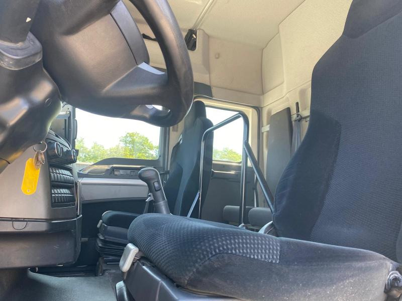 MAN TGX 18.360 - Ponyvás teherautó: 5 kép. MAN TGX 18.360 - Ponyvás teherautó: 5 kép.