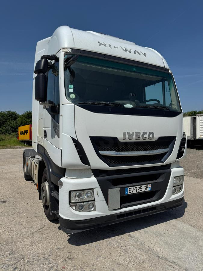 Iveco Stralis AS 440 - Nyergesvontató: 1 kép. Iveco Stralis AS 440 - Nyergesvontató: 1 kép.