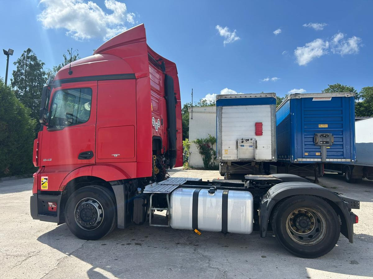 Mercedes Actros 1845 - Nyergesvontató: 2 kép. Mercedes Actros 1845 - Nyergesvontató: 2 kép.