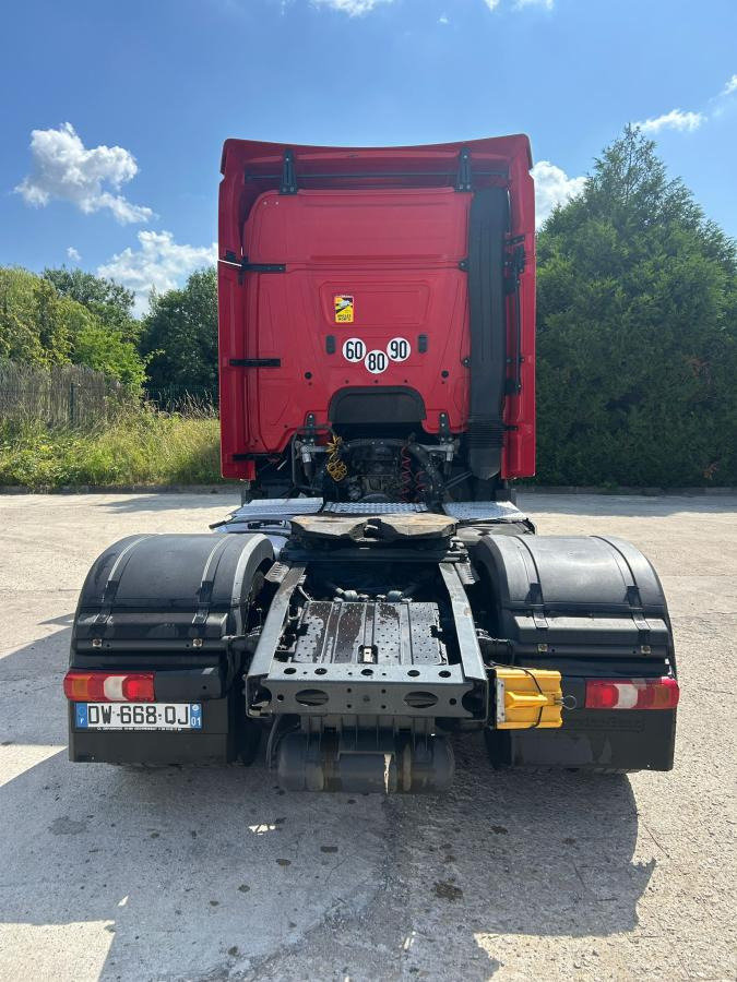 Mercedes Actros 1845 - Nyergesvontató: 3 kép. Mercedes Actros 1845 - Nyergesvontató: 3 kép.