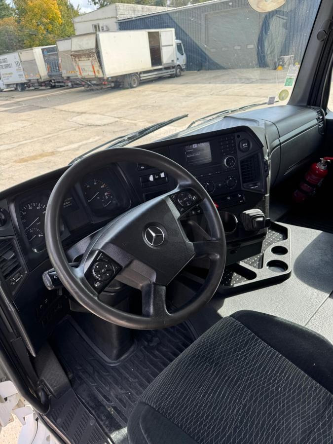 Mercedes Arocs 2045 - Nyergesvontató: 4 kép. Mercedes Arocs 2045 - Nyergesvontató: 4 kép.