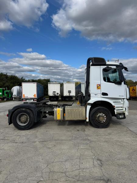 Mercedes Arocs 2045 - Nyergesvontató: 5 kép. Mercedes Arocs 2045 - Nyergesvontató: 5 kép.