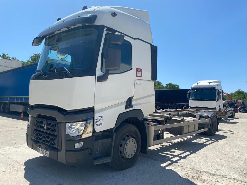 Renault T-Series 460 - Nyergesvontató: 4 kép. Renault T-Series 460 - Nyergesvontató: 4 kép.