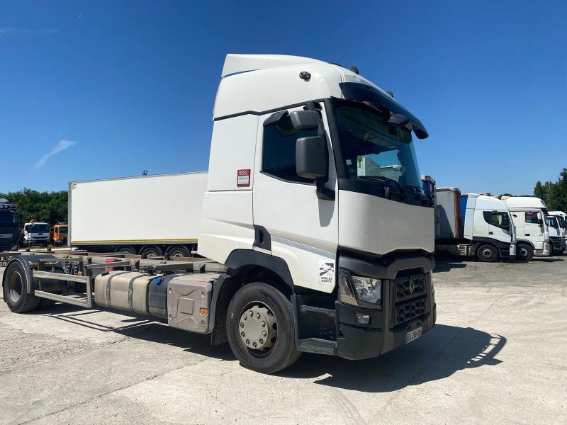 Renault T-Series 460 - Nyergesvontató: 2 kép. Renault T-Series 460 - Nyergesvontató: 2 kép.