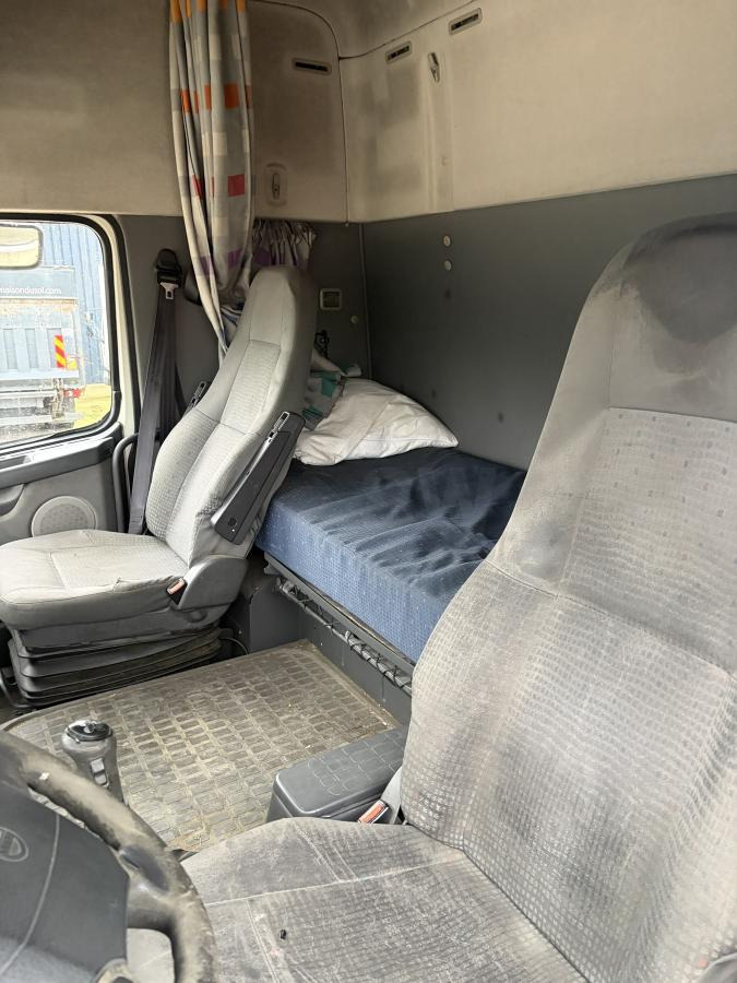 Volvo FH12 380 - Nyergesvontató: 3 kép. Volvo FH12 380 - Nyergesvontató: 3 kép.