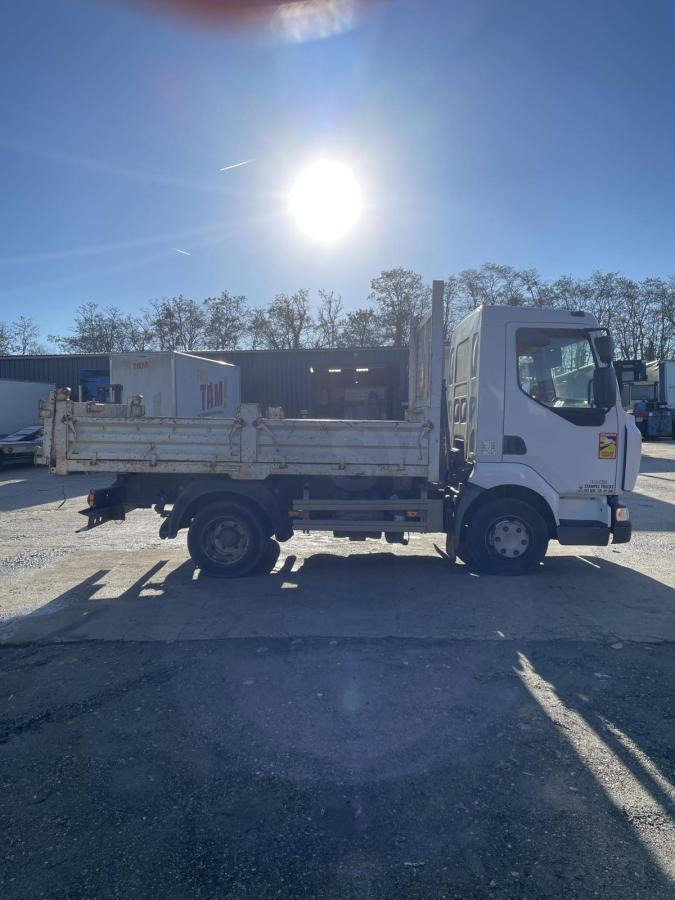 Renault Midlum 160 - Billenőplatós teherautó: 2 kép. Renault Midlum 160 - Billenőplatós teherautó: 2 kép.