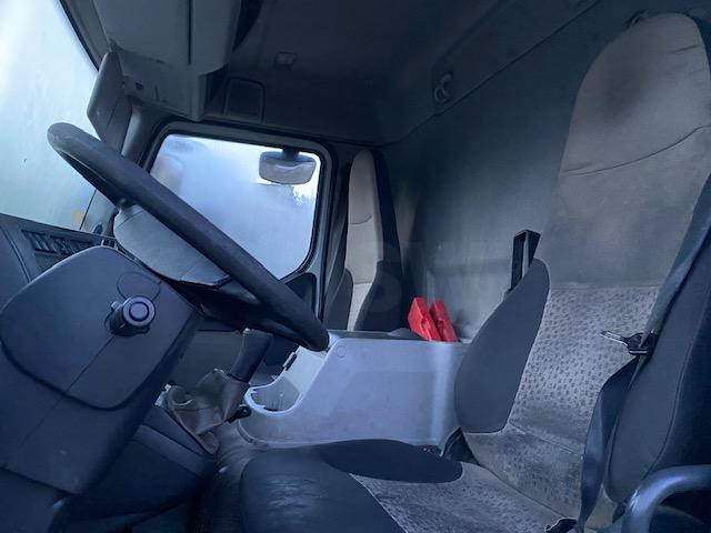 Renault Midlum 180 - Dobozos felépítményű teherautó: 4 kép. Renault Midlum 180 - Dobozos felépítményű teherautó: 4 kép.