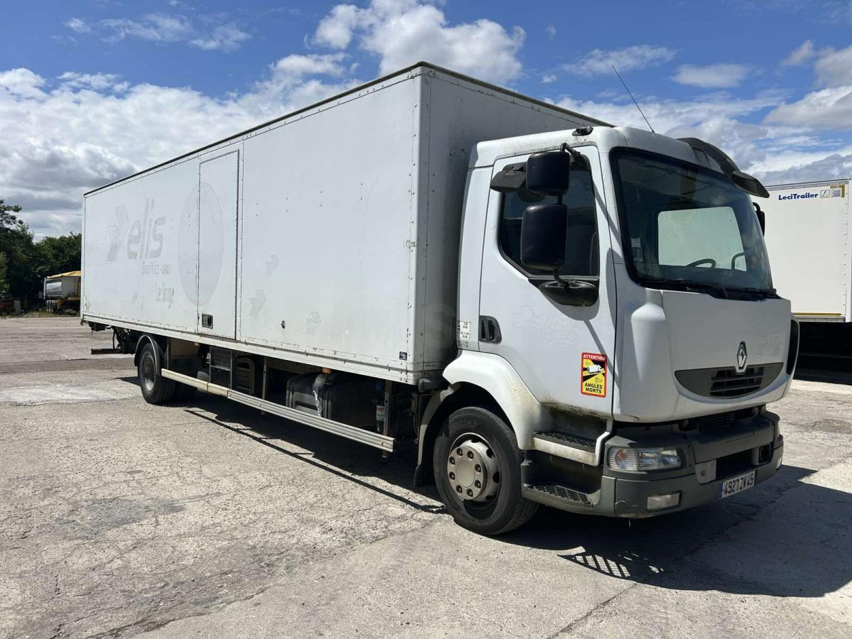 Renault Midlum 180 - Dobozos felépítményű teherautó: 2 kép. Renault Midlum 180 - Dobozos felépítményű teherautó: 2 kép.
