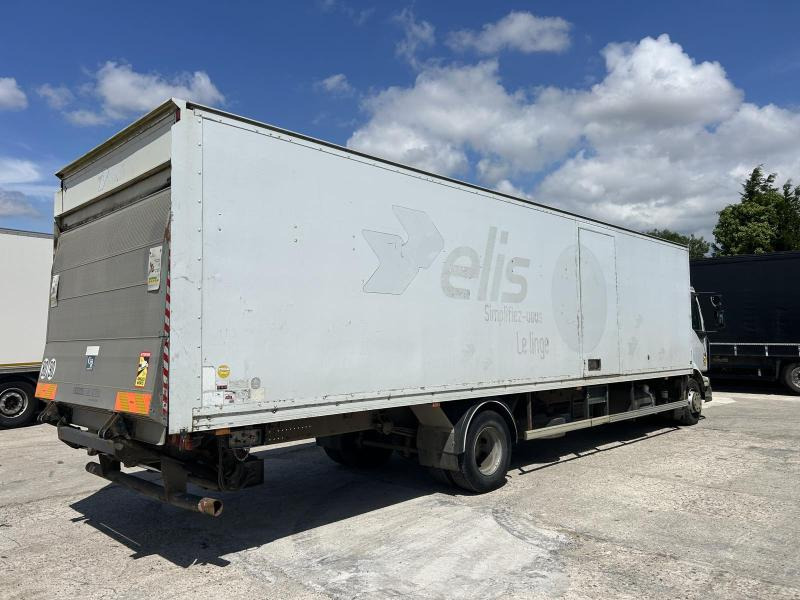 Renault Midlum 180 - Dobozos felépítményű teherautó: 5 kép. Renault Midlum 180 - Dobozos felépítményű teherautó: 5 kép.