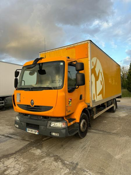 Renault Midlum 220 - Dobozos felépítményű teherautó: 2 kép. Renault Midlum 220 - Dobozos felépítményű teherautó: 2 kép.