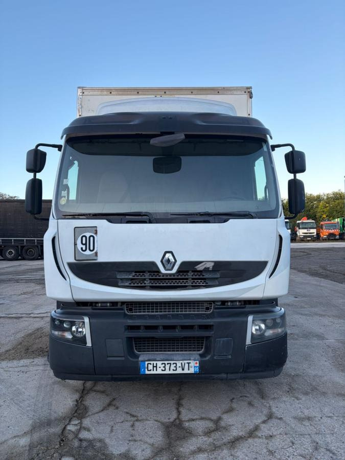 Renault Premium 270 - Dobozos felépítményű teherautó: 2 kép. Renault Premium 270 - Dobozos felépítményű teherautó: 2 kép.