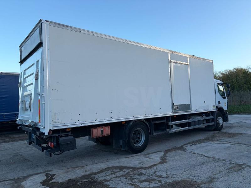 Renault Premium 270 - Dobozos felépítményű teherautó: 4 kép. Renault Premium 270 - Dobozos felépítményű teherautó: 4 kép.