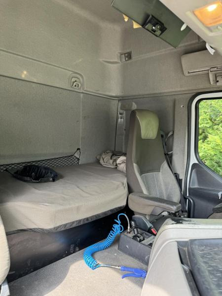 Renault Premium 430 - Cserefelépítményes teherautó: 2 kép. Renault Premium 430 - Cserefelépítményes teherautó: 2 kép.
