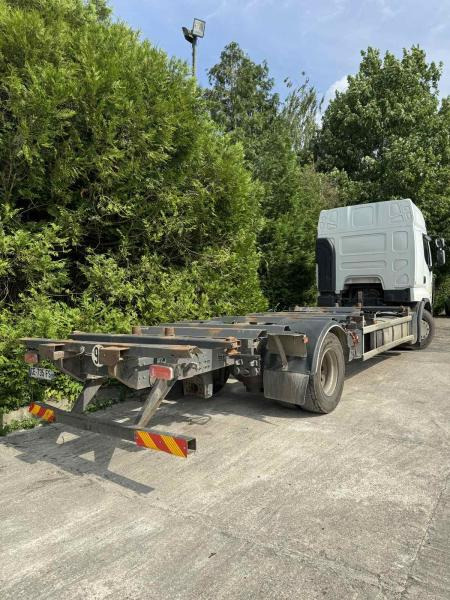 Renault Premium 430 - Cserefelépítményes teherautó: 4 kép. Renault Premium 430 - Cserefelépítményes teherautó: 4 kép.