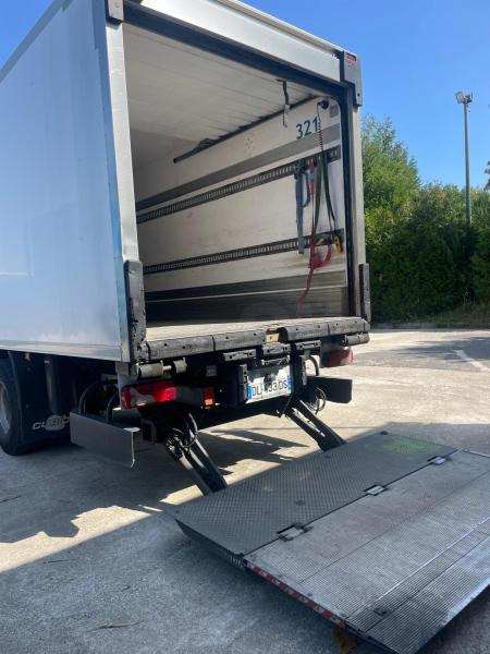 Scania 320 - Hűtős teherautó: 4 kép. Scania 320 - Hűtős teherautó: 4 kép.