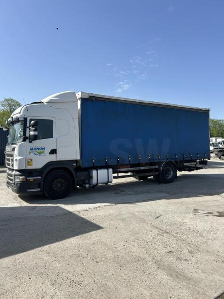 Scania R 360 - Ponyvás teherautó: 2 kép. Scania R 360 - Ponyvás teherautó: 2 kép.