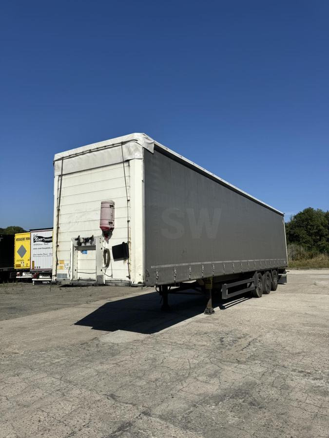 Schmitz Cargobull - Ponyvás félpótkocsi: 1 kép. Schmitz Cargobull - Ponyvás félpótkocsi: 1 kép.