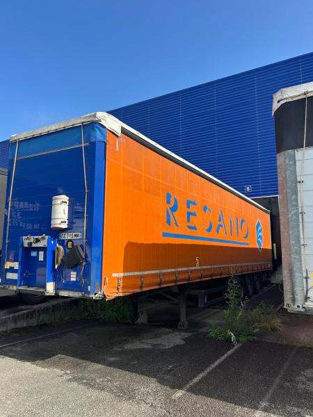 Schmitz Cargobull - Ponyvás félpótkocsi: 1 kép. Schmitz Cargobull - Ponyvás félpótkocsi: 1 kép.