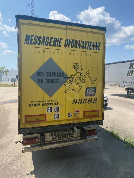 Schmitz Cargobull - Ponyvás félpótkocsi: 4 kép. Schmitz Cargobull - Ponyvás félpótkocsi: 4 kép.