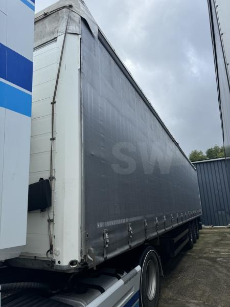 Schmitz Cargobull - Ponyvás félpótkocsi: 2 kép. Schmitz Cargobull - Ponyvás félpótkocsi: 2 kép.