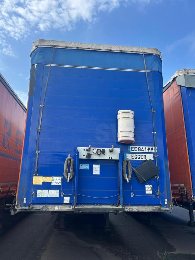 Schmitz Cargobull - Ponyvás félpótkocsi: 2 kép. Schmitz Cargobull - Ponyvás félpótkocsi: 2 kép.