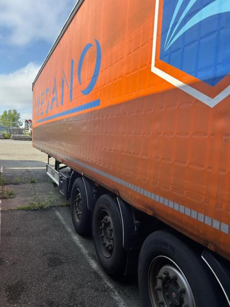 Schmitz Cargobull - Ponyvás félpótkocsi: 4 kép. Schmitz Cargobull - Ponyvás félpótkocsi: 4 kép.