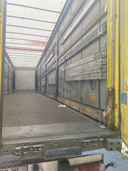 Schmitz Cargobull - Ponyvás félpótkocsi: 3 kép. Schmitz Cargobull - Ponyvás félpótkocsi: 3 kép.