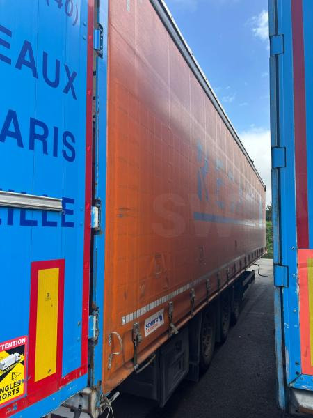 Schmitz Cargobull - Ponyvás félpótkocsi: 5 kép. Schmitz Cargobull - Ponyvás félpótkocsi: 5 kép.