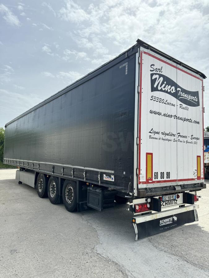 Schmitz Cargobull - Ponyvás félpótkocsi: 4 kép. Schmitz Cargobull - Ponyvás félpótkocsi: 4 kép.