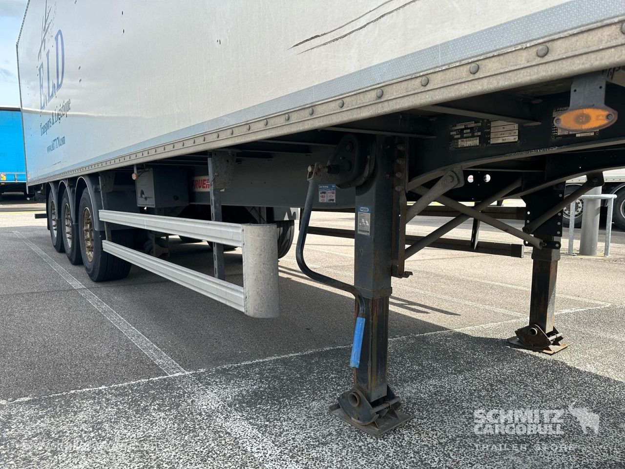 FRUEHAUF Dryfreight Standard Roller shutter door - Félpótkocsi dobozos: 2 kép. FRUEHAUF Dryfreight Standard Roller shutter door - Félpótkocsi dobozos: 2 kép.