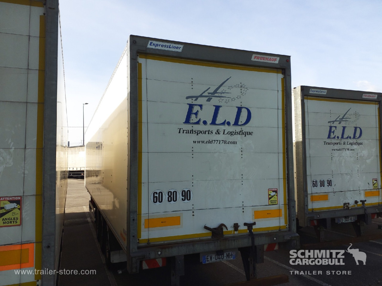 FRUEHAUF Dryfreight Standard Roller shutter door - Félpótkocsi dobozos: 2 kép. FRUEHAUF Dryfreight Standard Roller shutter door - Félpótkocsi dobozos: 2 kép.