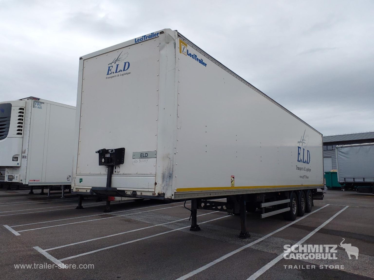 LECI TRAILER Dryfreight Standard Roller shutter door - Félpótkocsi dobozos: 4 kép. LECI TRAILER Dryfreight Standard Roller shutter door - Félpótkocsi dobozos: 4 kép.