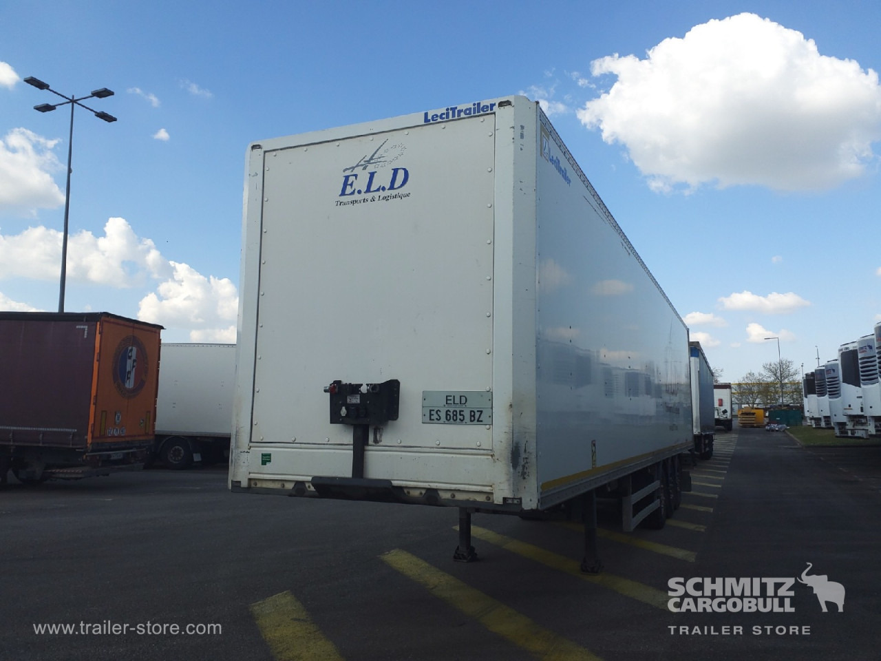 LECI TRAILER Dryfreight Standard Roller shutter door - Félpótkocsi dobozos: 4 kép. LECI TRAILER Dryfreight Standard Roller shutter door - Félpótkocsi dobozos: 4 kép.