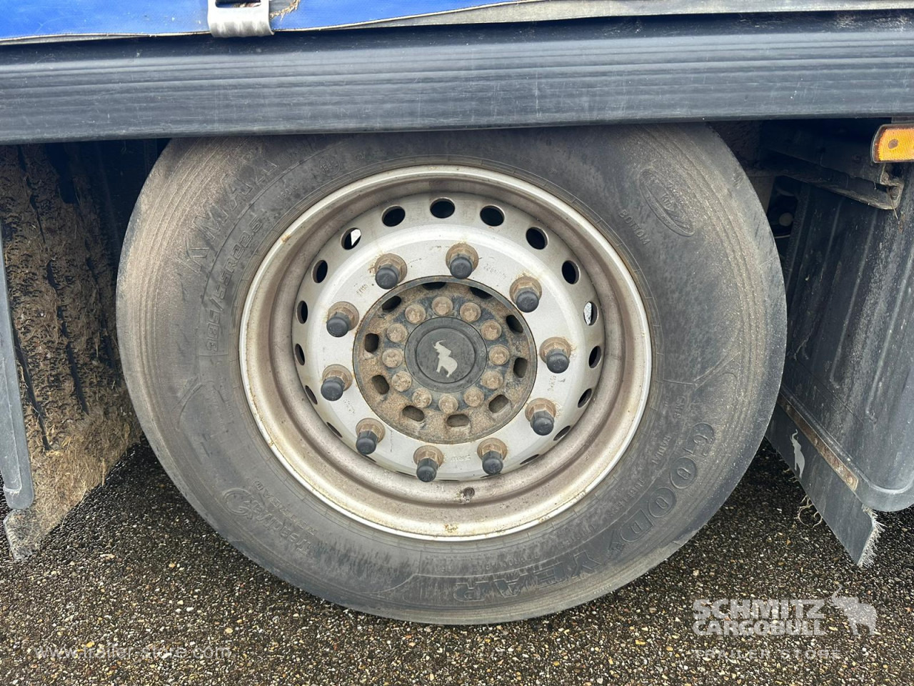SCHMITZ Curtainsider Mega - Ponyvás félpótkocsi: 3 kép. SCHMITZ Curtainsider Mega - Ponyvás félpótkocsi: 3 kép.