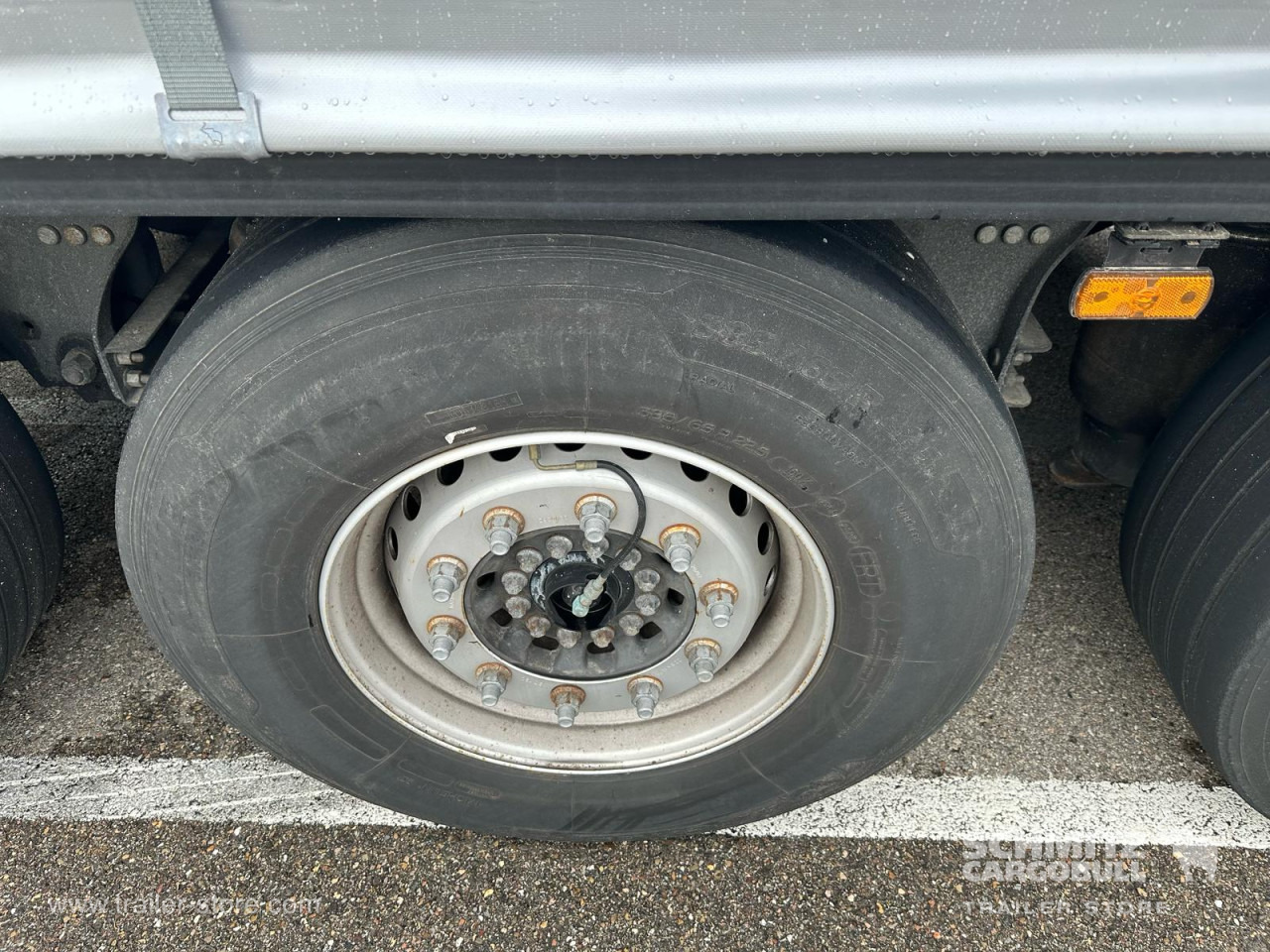 SCHMITZ Curtainsider Standard - Ponyvás félpótkocsi: 3 kép. SCHMITZ Curtainsider Standard - Ponyvás félpótkocsi: 3 kép.