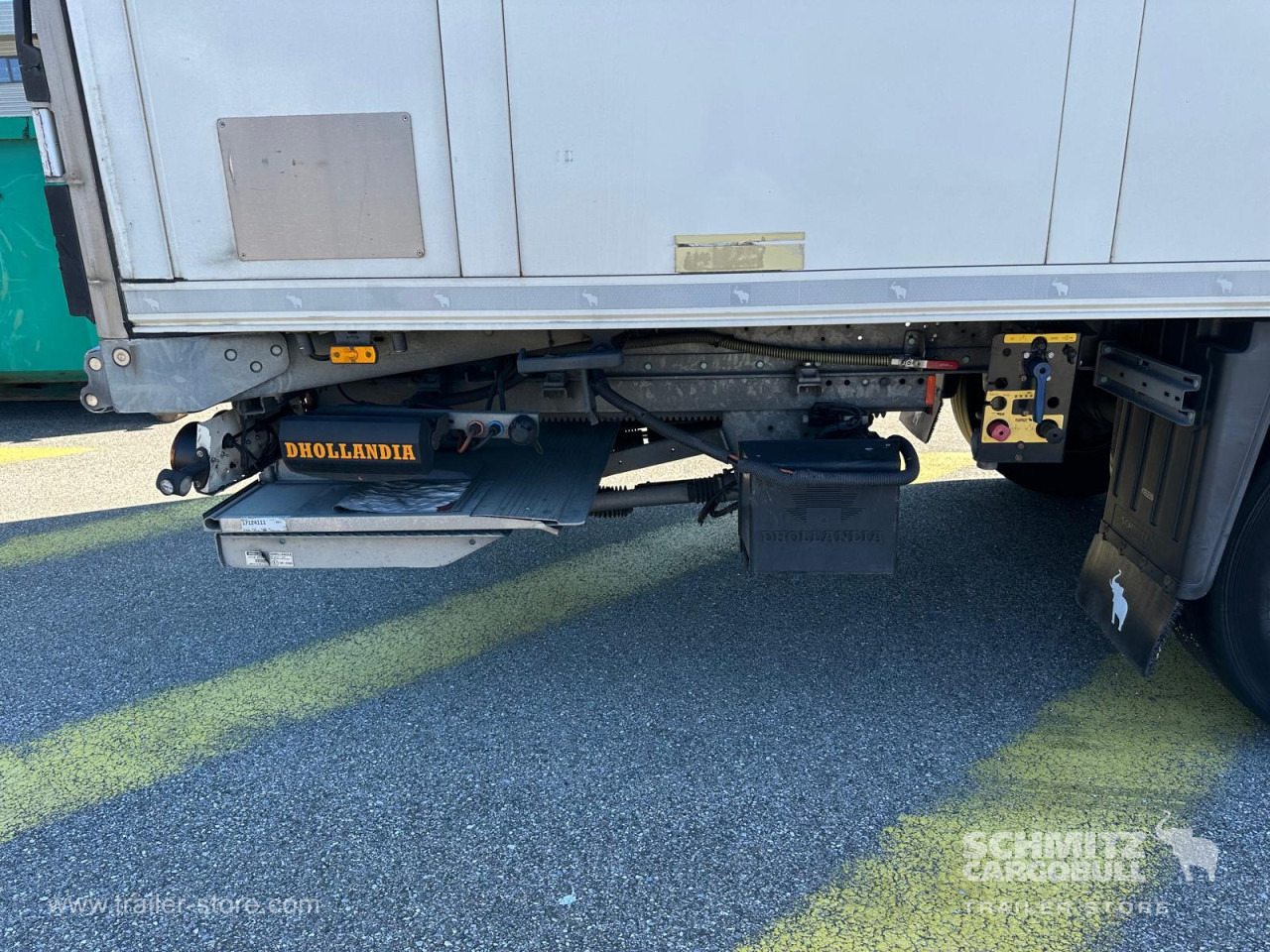 SCHMITZ Reefer Multitemp Double deck Taillift - Félpótkocsi hőszigetelt: 2 kép. SCHMITZ Reefer Multitemp Double deck Taillift - Félpótkocsi hőszigetelt: 2 kép.